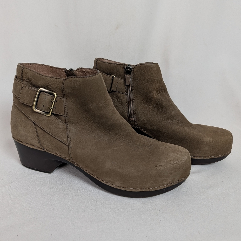 Dansko Tate Metatarsal Ankle Boot in Nubuck